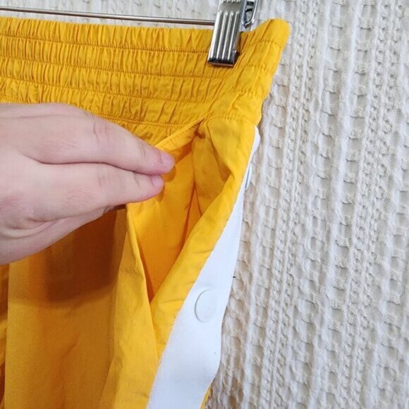 PINK Victoria's Secret Yellow Snap button Athletic Shorts Size Medium - Picture 9 of 12